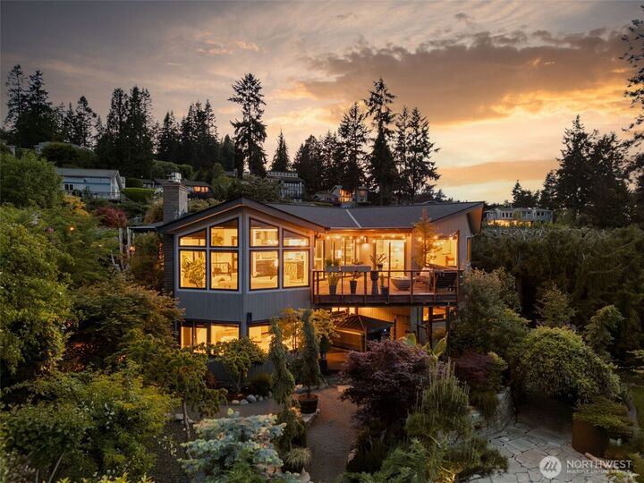 Property Photo: 10847 Bill Point Bluff NE WA 98110