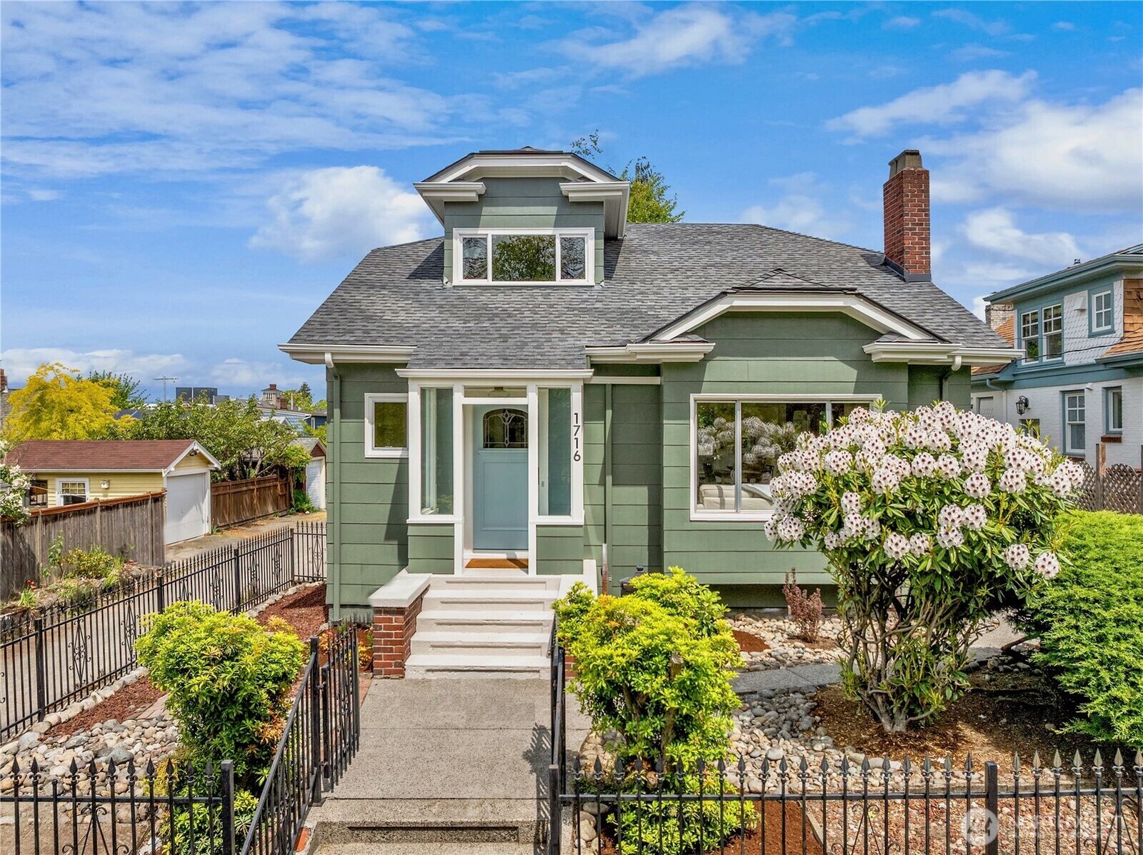 Property Photo: 1716 N 43rd Street WA 98103