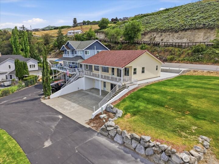 Property Photo:  1496  S Lakeshore Road  WA 98816 