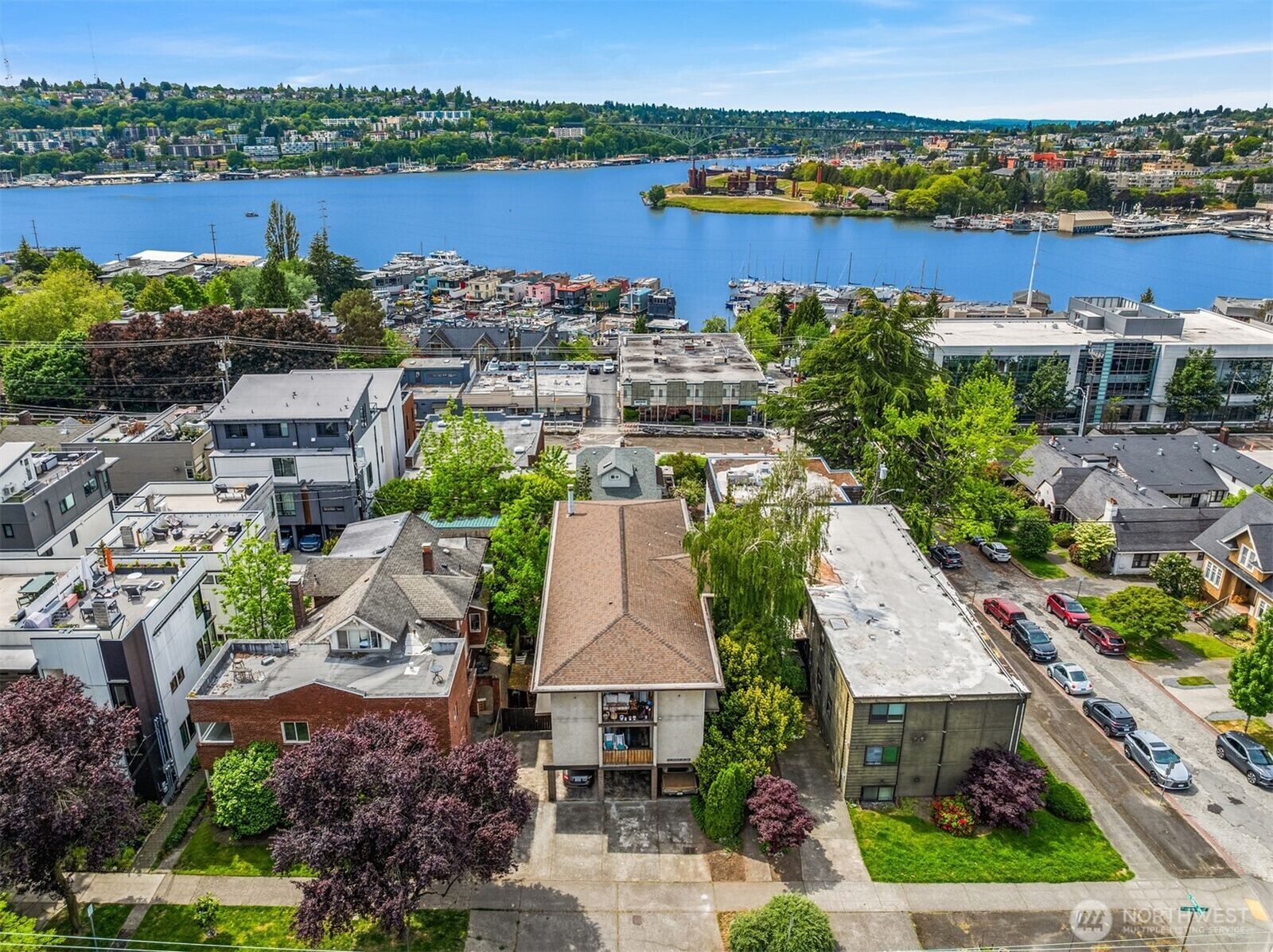 Property Photo: 2633 Franklin Avenue E 102 WA 98102