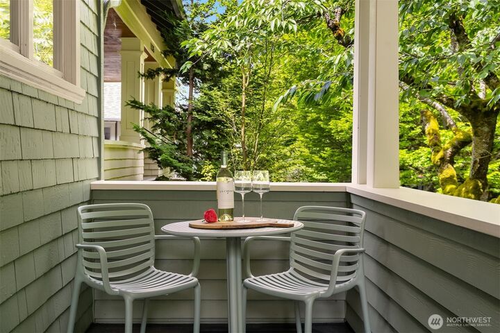 Property Photo:  1131  19th Avenue E  WA 98112 