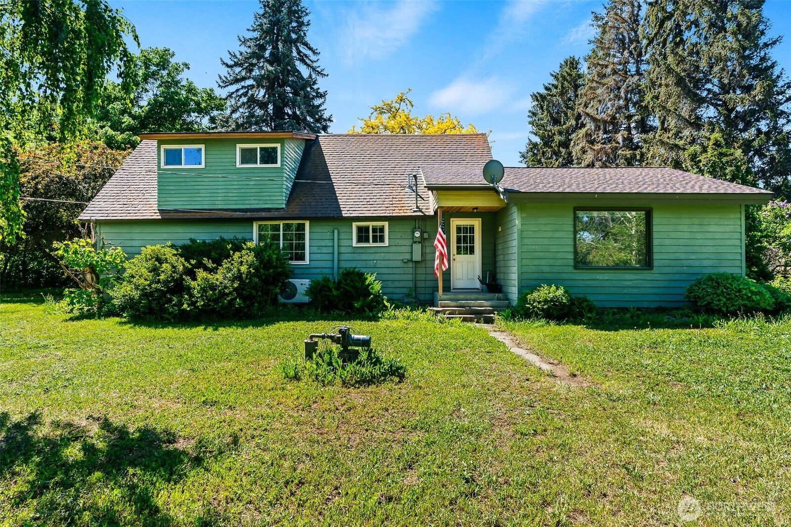 Property Photo:  2091  Orchard Rd  WA 98926 