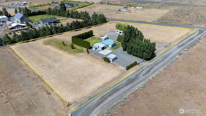 Property Photo: 7826 Bouldercrest Road NE WA 98837