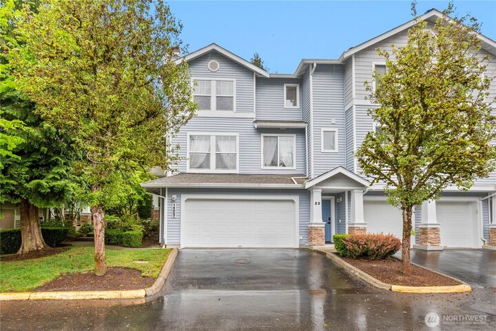 Property Photo: 14007 69th Drive SE Z1 WA 98296