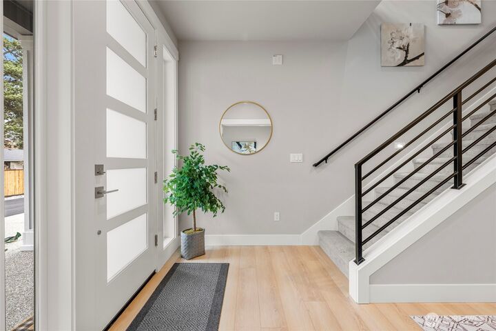 Property Photo: 18556 Stone Avenue N WA 98133