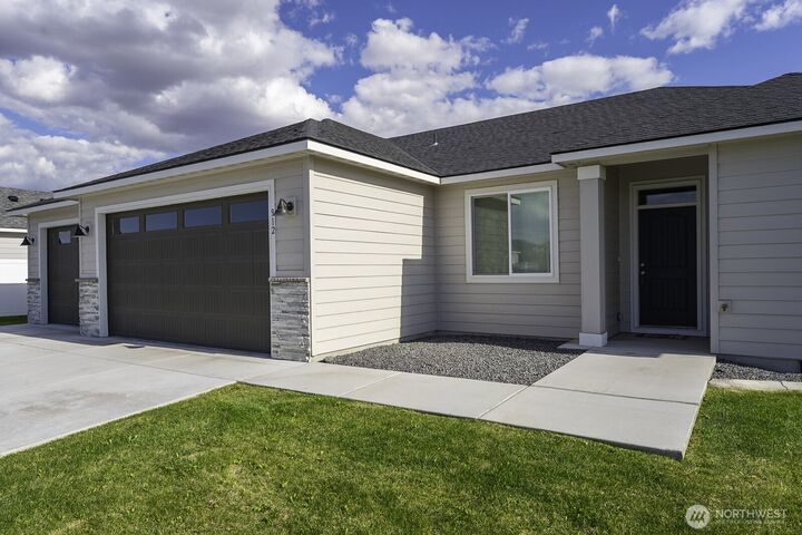 Property Photo: 912 7th Avenue NE WA 98823