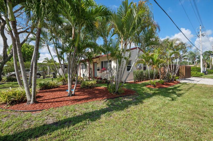 Property Photo: 1645 NE 16th Avenue FL 33305