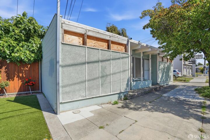 Property Photo:  1382 B Street  CA 94541 