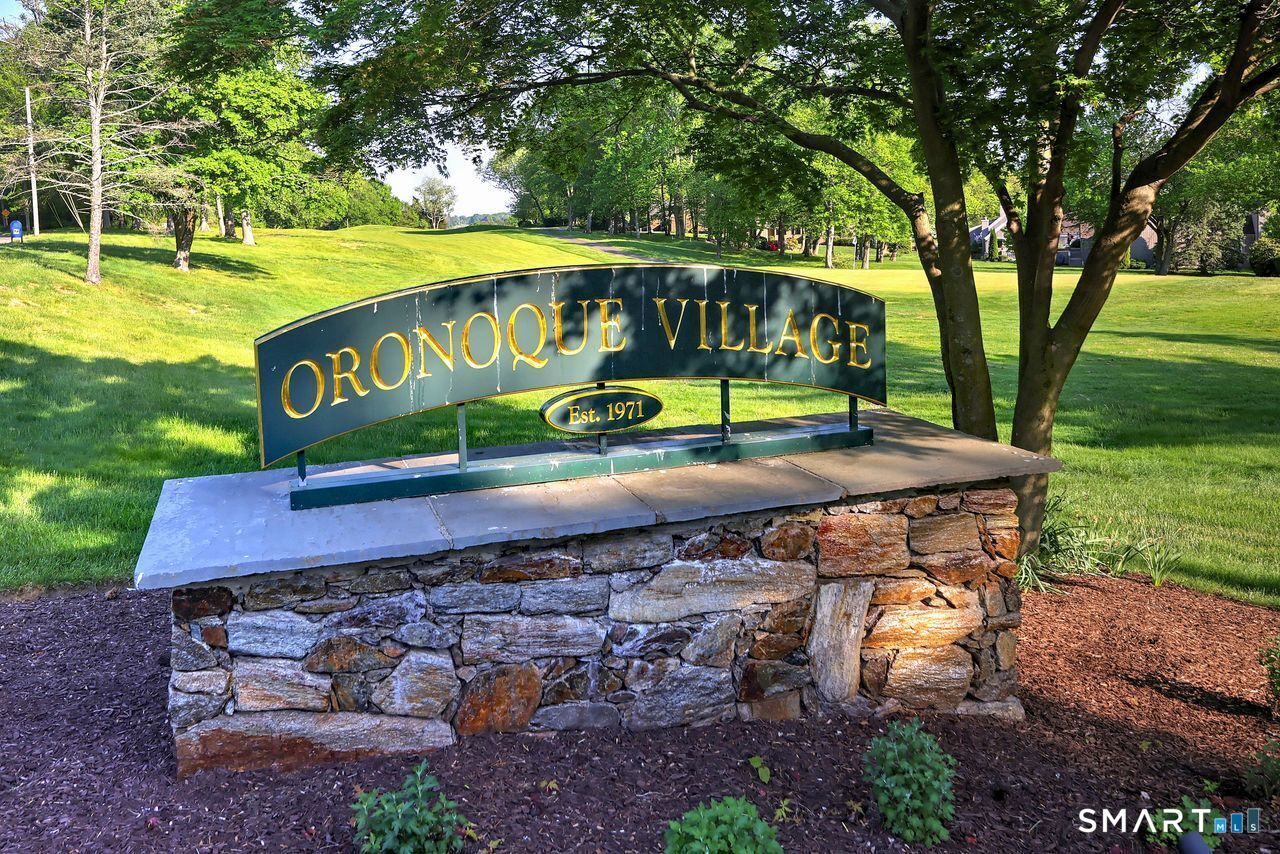 Property Photo:  209 Acorn Lane B  CT 06614 