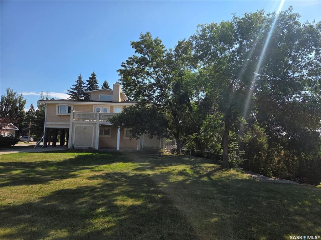 Property Photo: 1101 109th Avenue SK S0E 1T0
