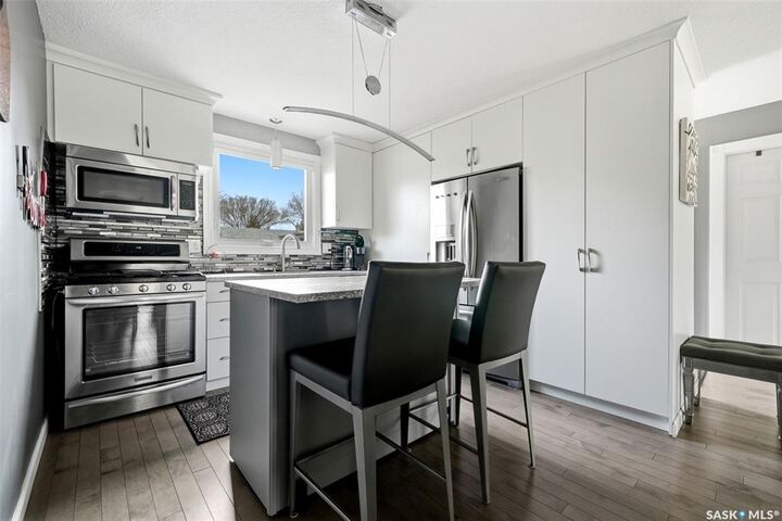35 Spruceview Road — photo 1