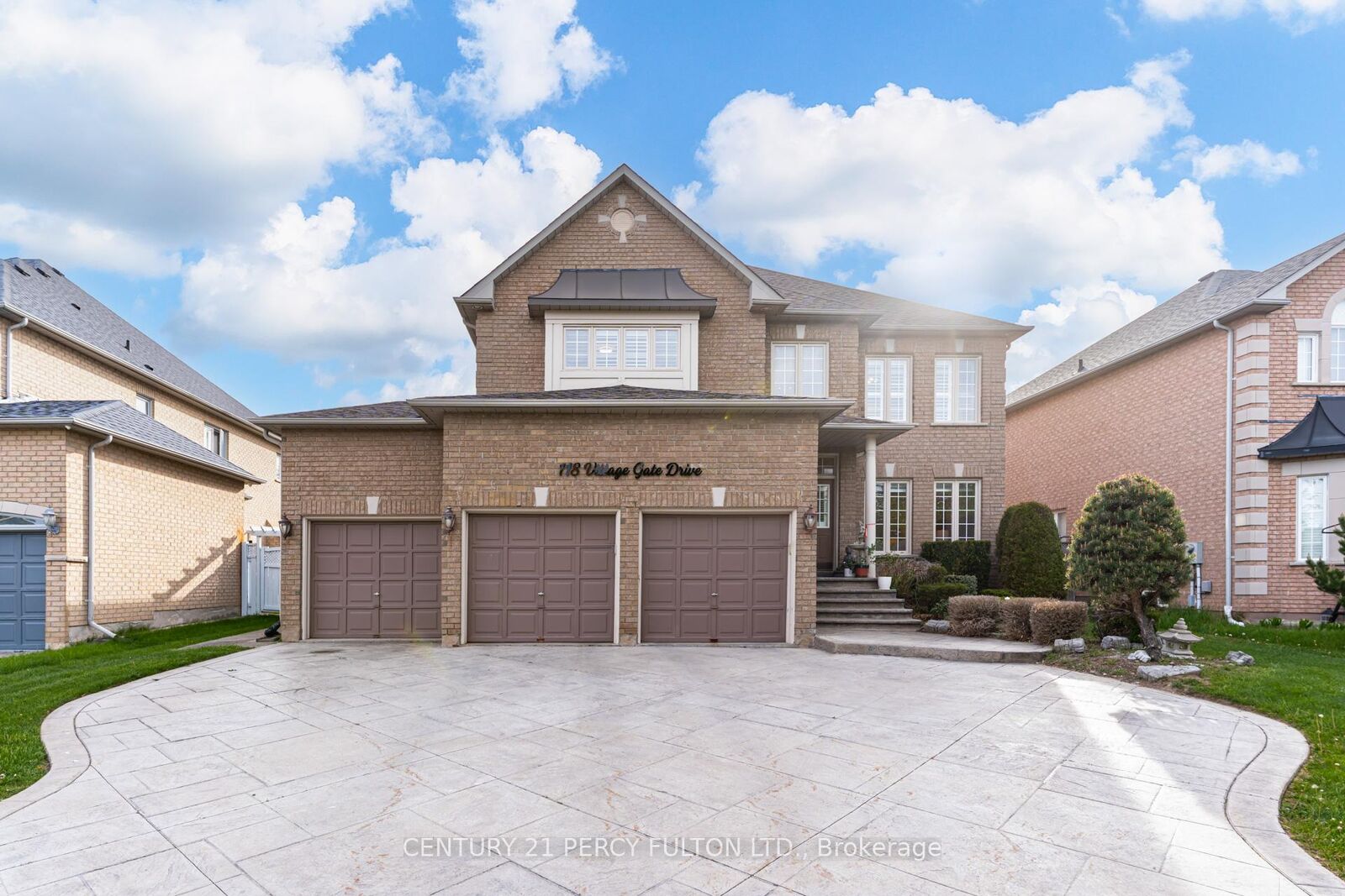 Property Photo:  118 Village Gate Drive  ON L6C 1W5 
