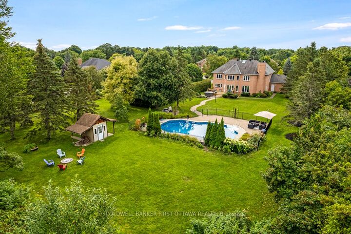 Property Photo:  5525 Pettapiece Crescent  ON K4M 1C6 