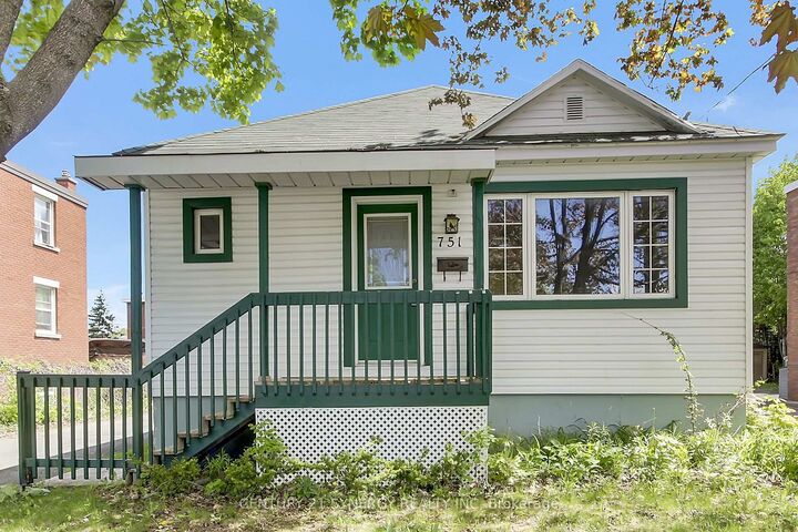 Property Photo: 751 Rue De L,Eglise Street ON K1K 3K5