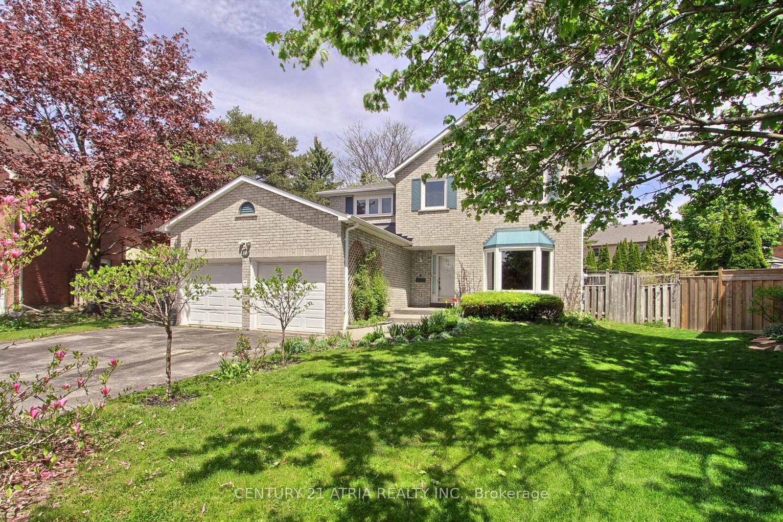 Photo de la propriété: 10 Laurwood Court ON L4G 5C2