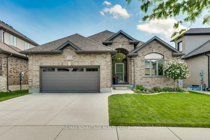 982 Medway Park Drive — photo 1