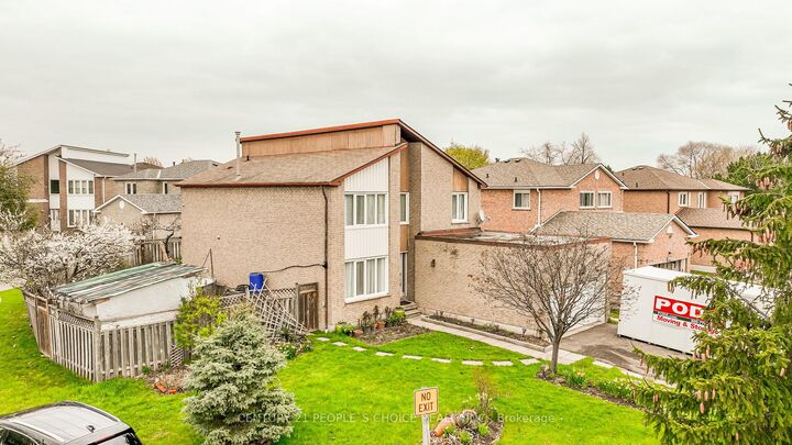 Property Photo: 5992 Ladyburn Crescent ON L5M 4V9