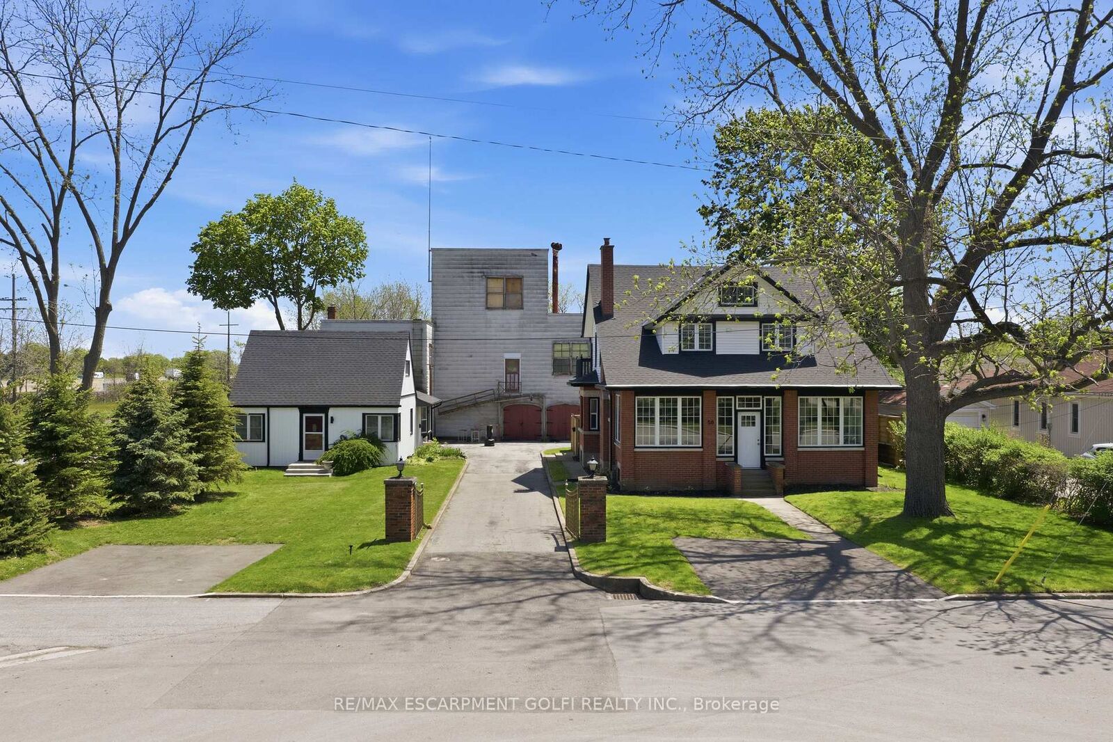 Property Photo: 50-52 &Amp 54 Park Road N ON L3M 2P3