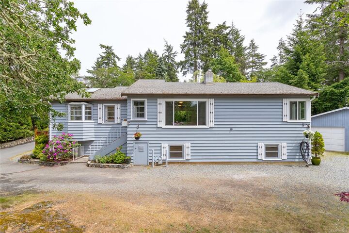 Property Photo: 6755 Wallace Dr #2 BC V8M 1A2