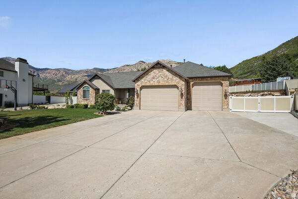 Property Photo: 1348 E 2450 N UT 84414