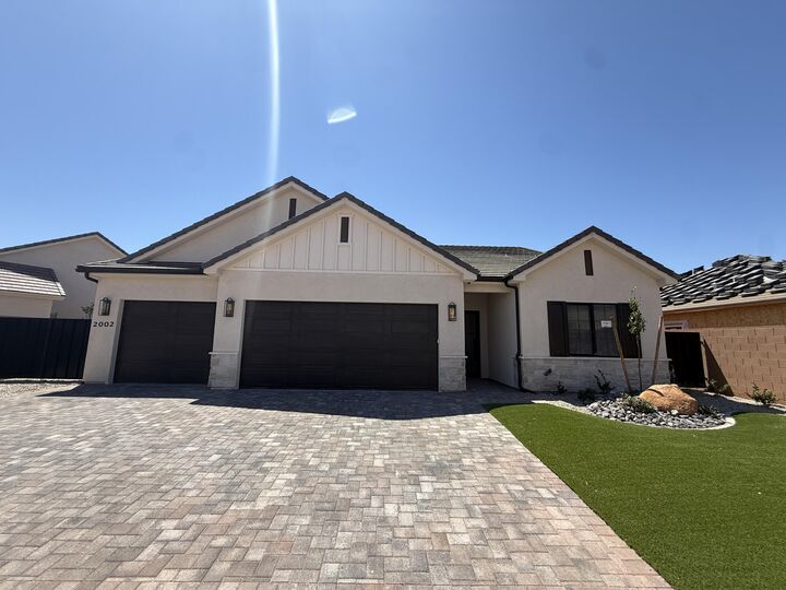 Property Photo: 2002 N Creek Side Ct UT 84780