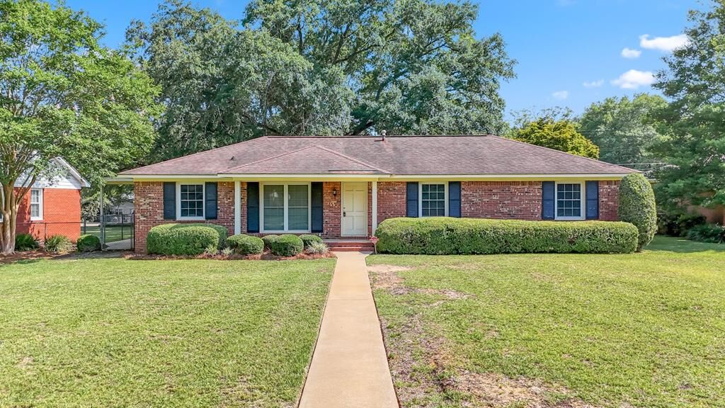 Property Photo:  2016 Sharon Avenue  GA 31721 