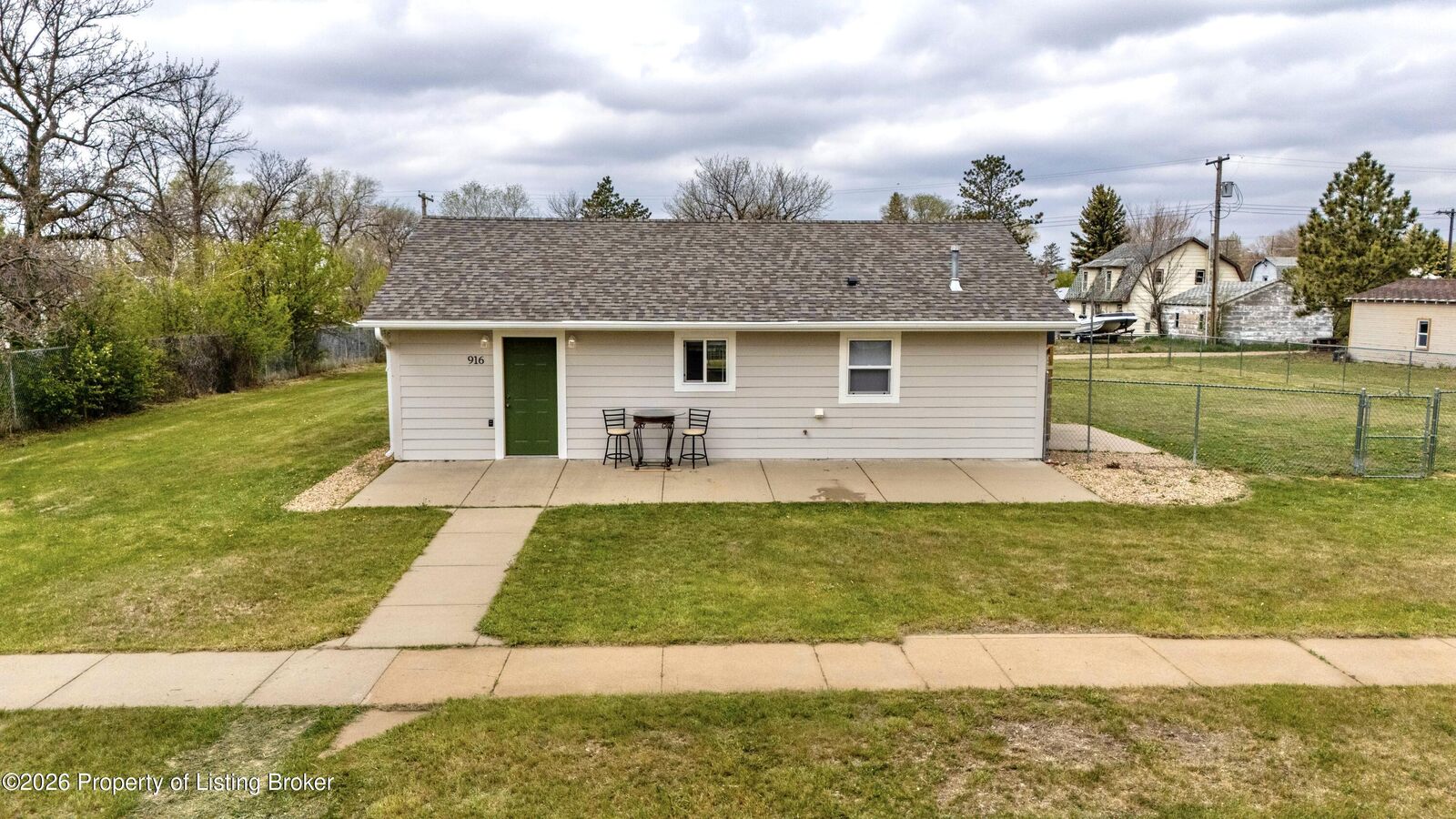 Property Photo:  916 1st Avenue E  ND 58647 