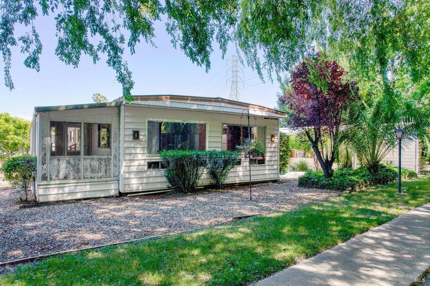 Property Photo: 820 Las Palmas Avenue CA 94949