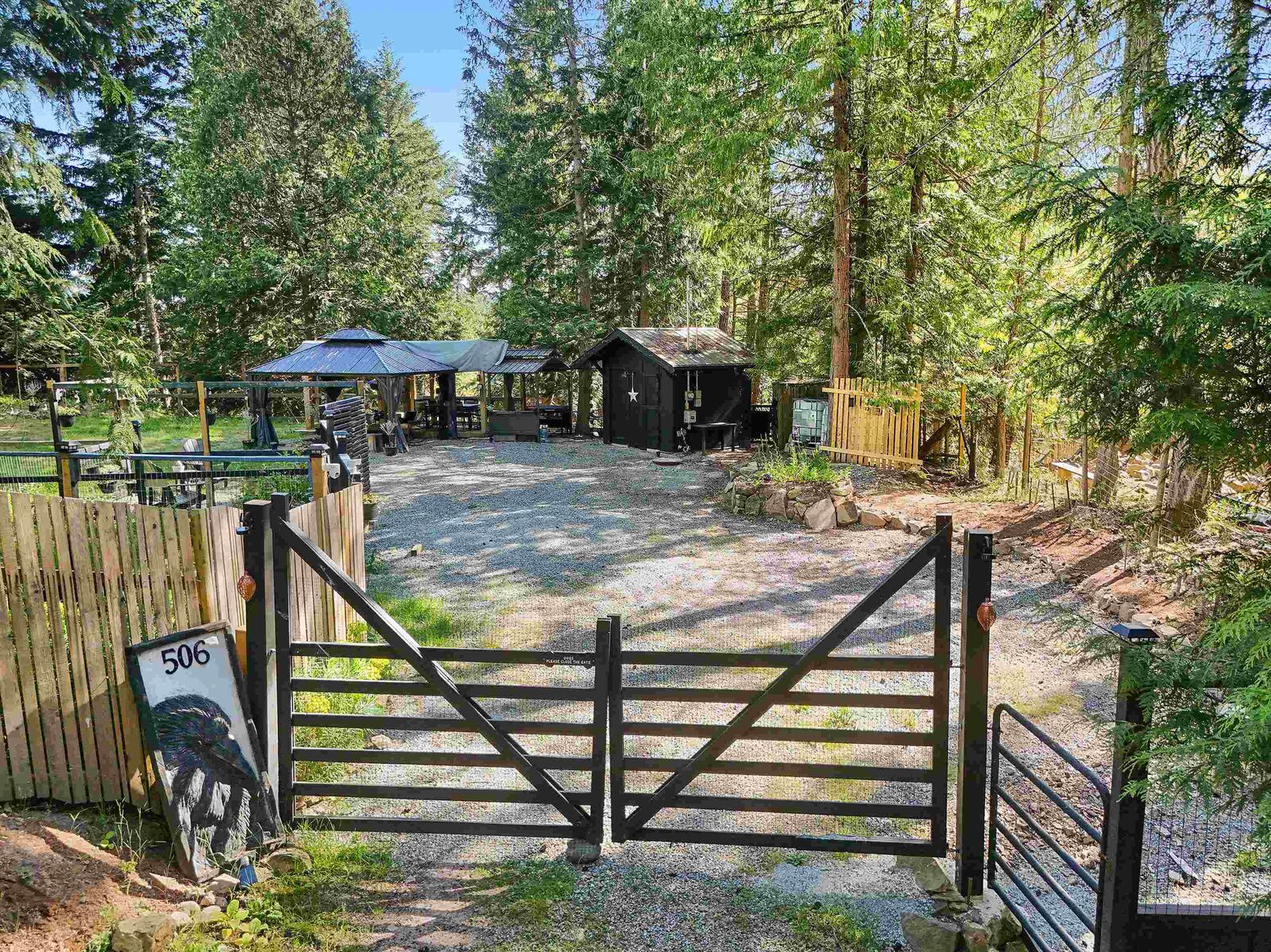 Property Photo: 506 Bluff Way BC V0N 2J2