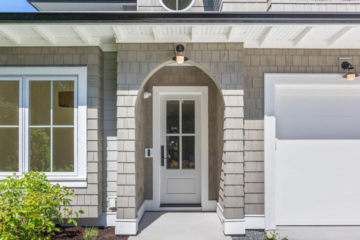 Property Photo: 12641 15 Avenue BC V4A 1K2