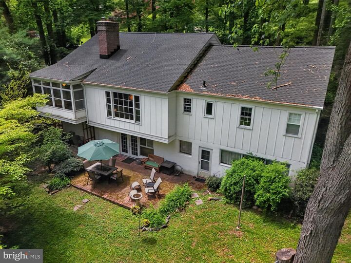 Property Photo:  8 N Longpoint Lane  PA 19063 
