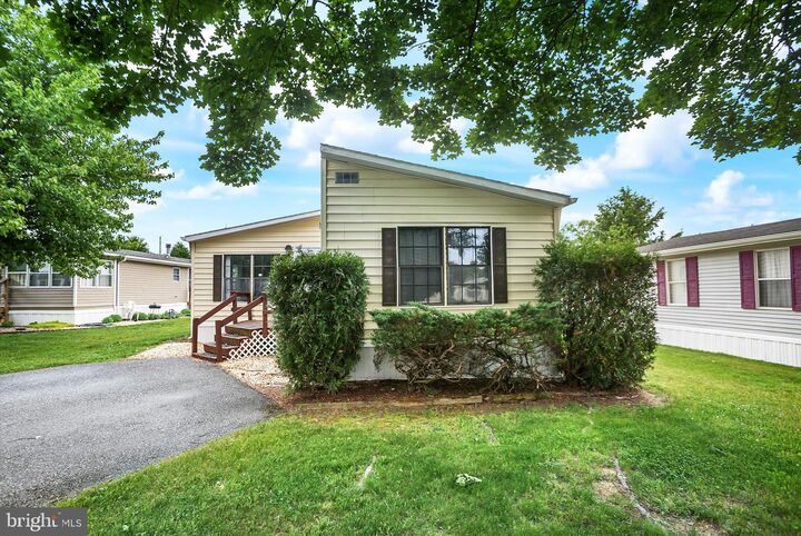 Property Photo: 10 Meadow Run Place PA 17112