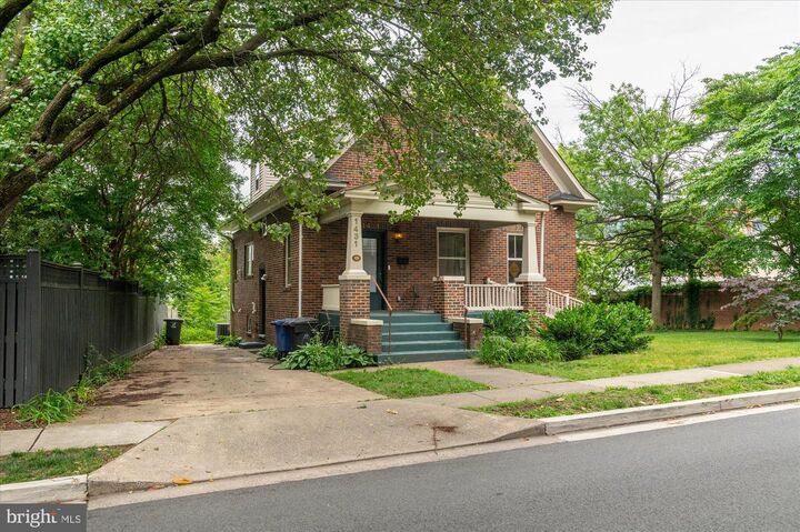 Property Photo:  1431 N Fillmore Street  VA 22201 