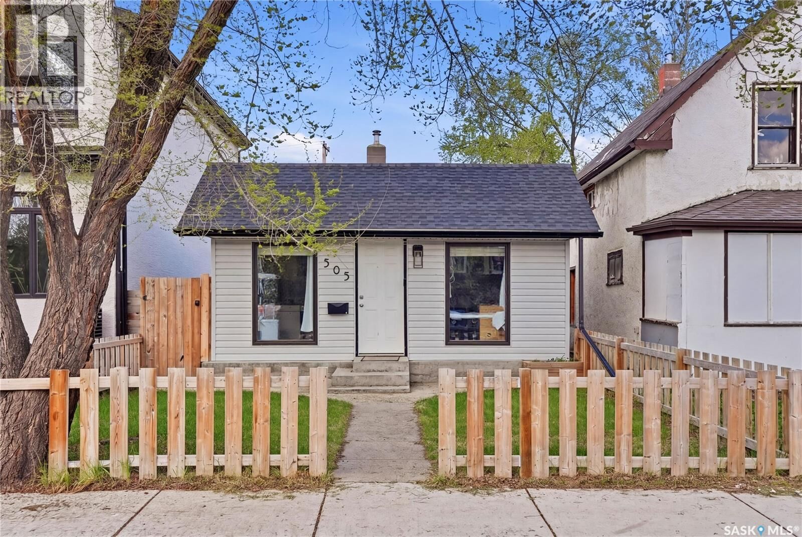 Property Photo:  505 F Avenue S  SK S7M 1T6 