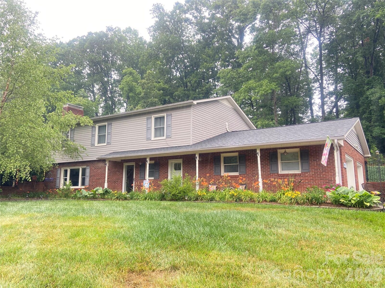 Property Photo: 2959 Ramblewoods Drive NC 28690