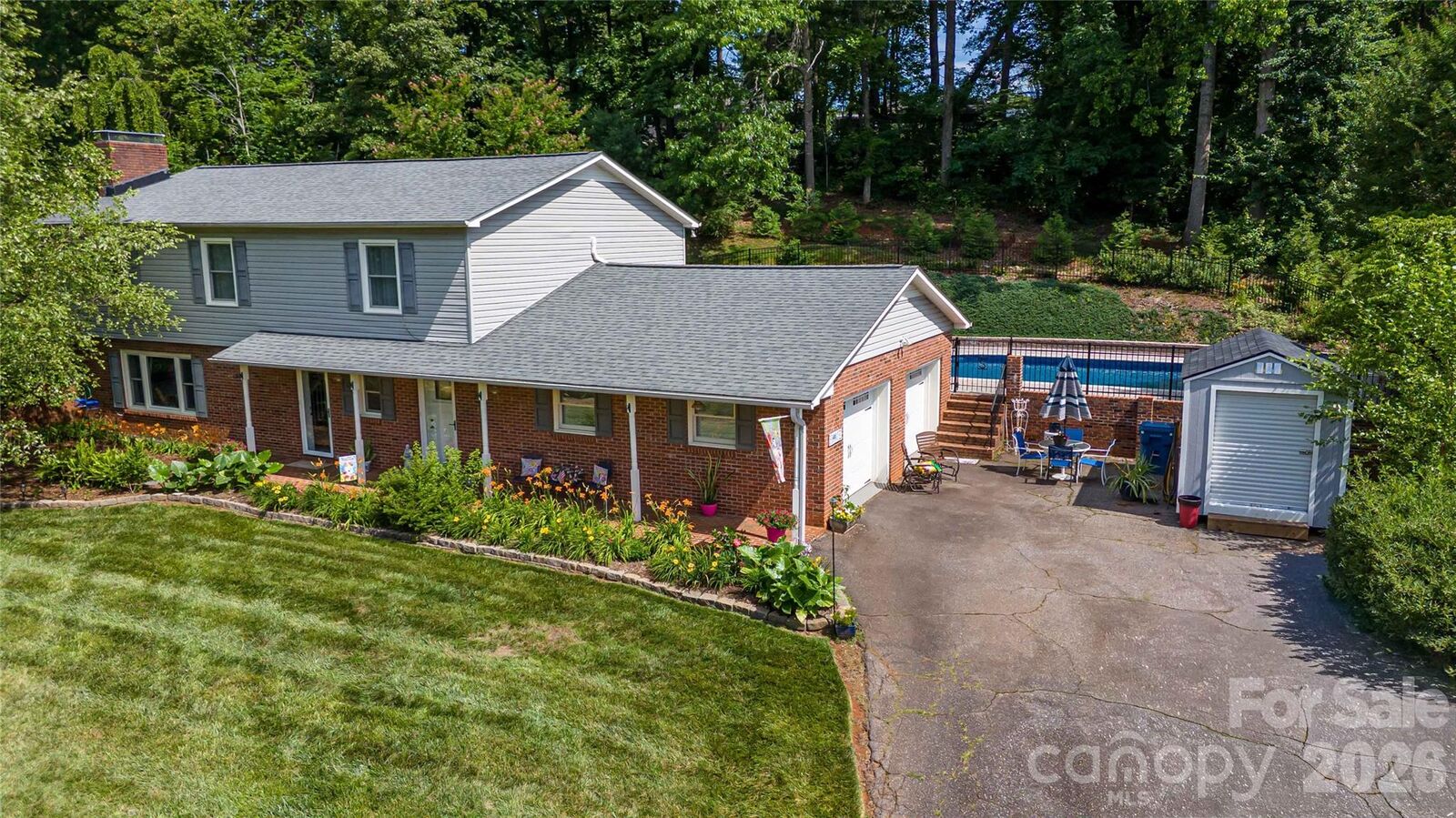 Property Photo: 2959 Ramblewoods Drive NC 28690