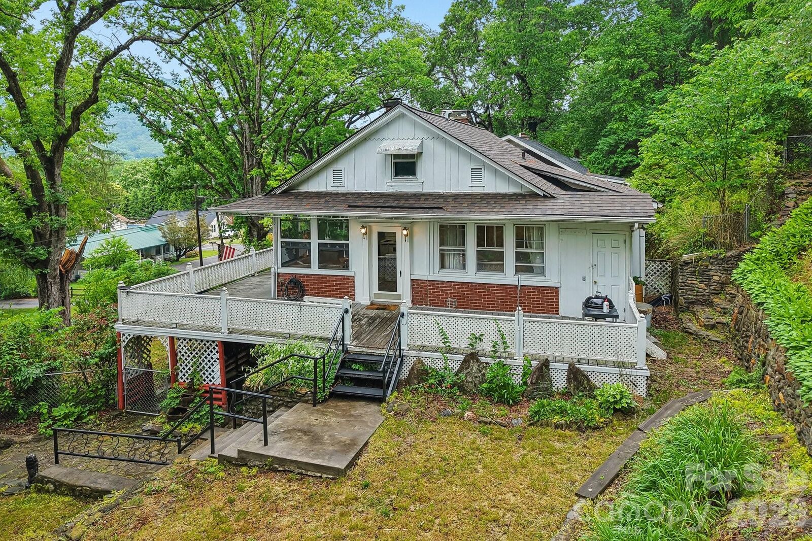 Property Photo: 1157 S Main Street NC 28786