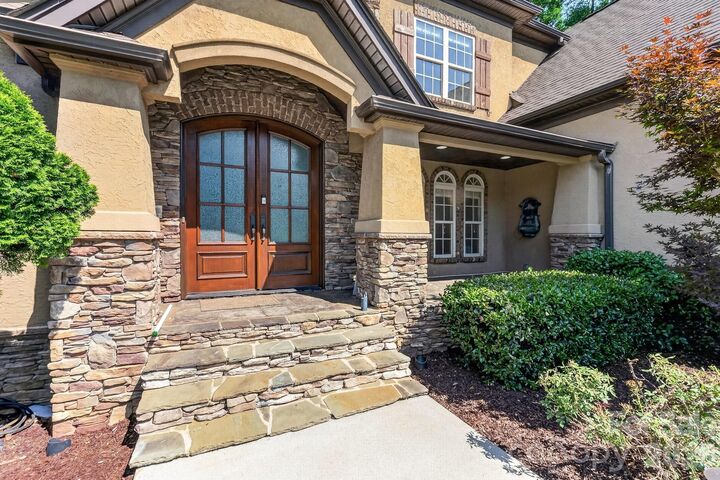 Property Photo:  6543 Robin Hollow Drive  NC 28227 