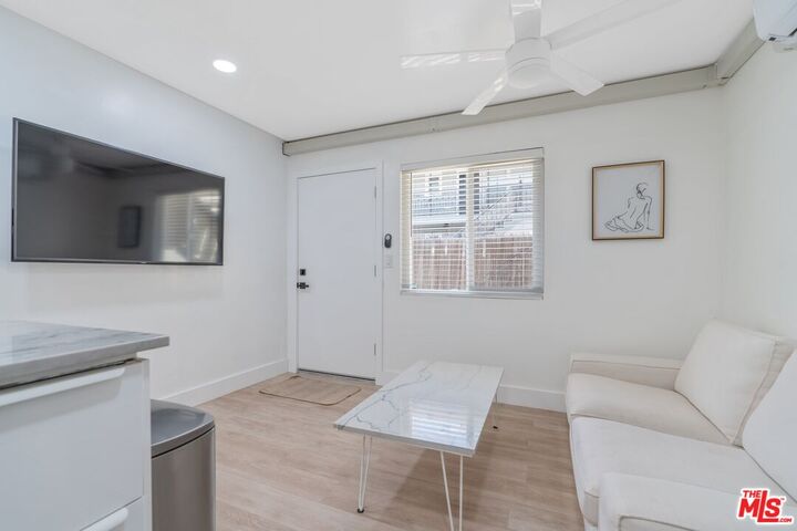 Property Photo:  1525 E 2nd St  CA 90802 