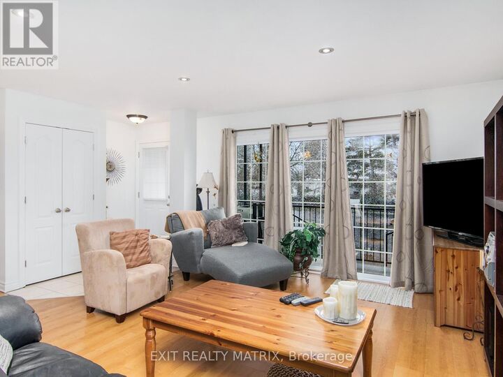 Property Photo:  92 Lapointe Street 8  ON K0A 1W0 