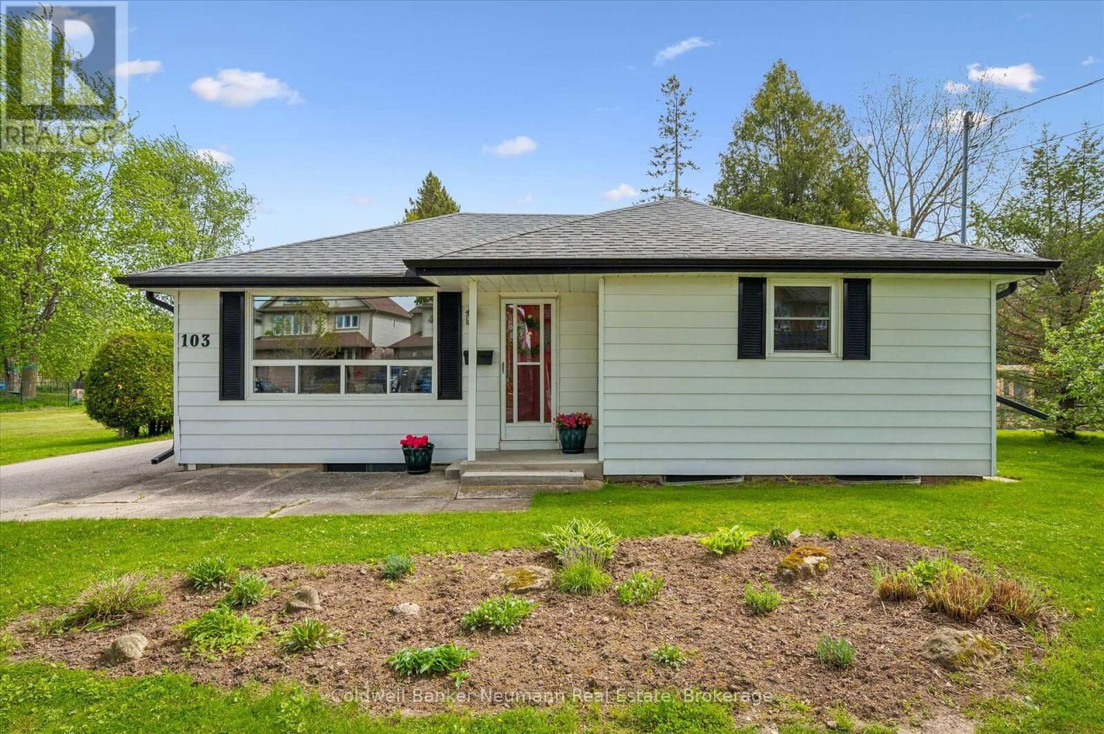 Property Photo:  103 Cityview Drive North  ON N1E 6Y7 