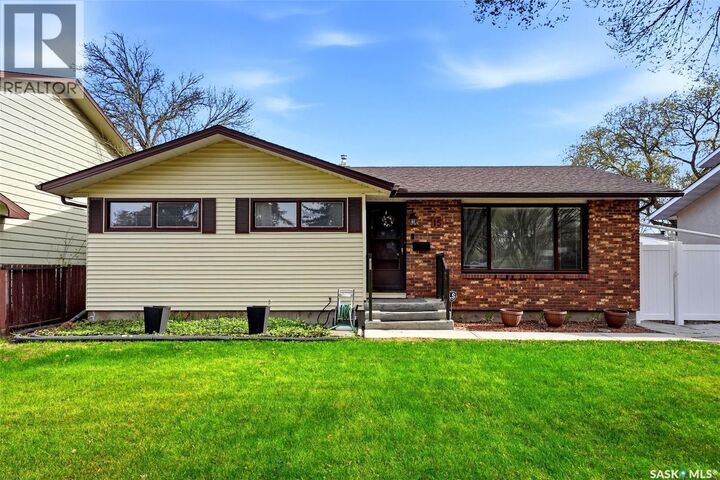 Property Photo: 15 Hudson Drive SK S4S 2W1