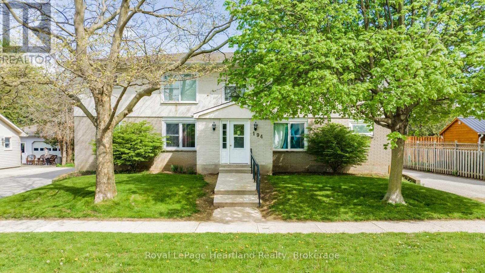 Property Photo:  194 Bennett Street West  ON N7A 1X8 