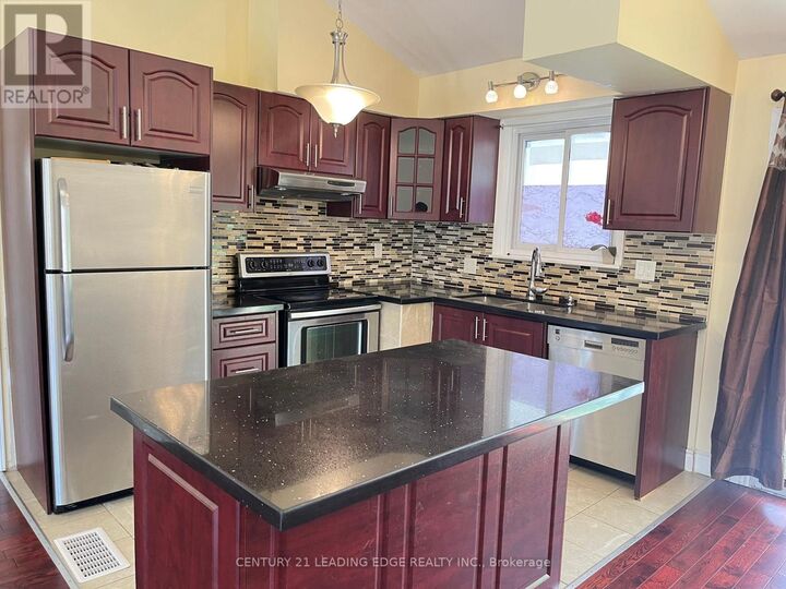 Property Photo:  28 Ivanhoe Court  ON M1R 3G9 