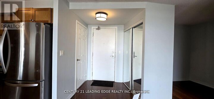 Property Photo:  18 Valley Woods Road Ph204  ON M3A 0A1 