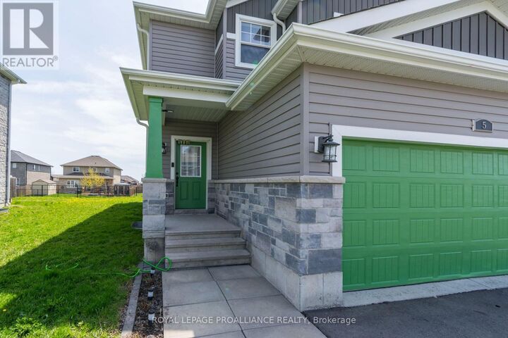 Property Photo: 5 Cottonwood Drive ON K8N 0J3
