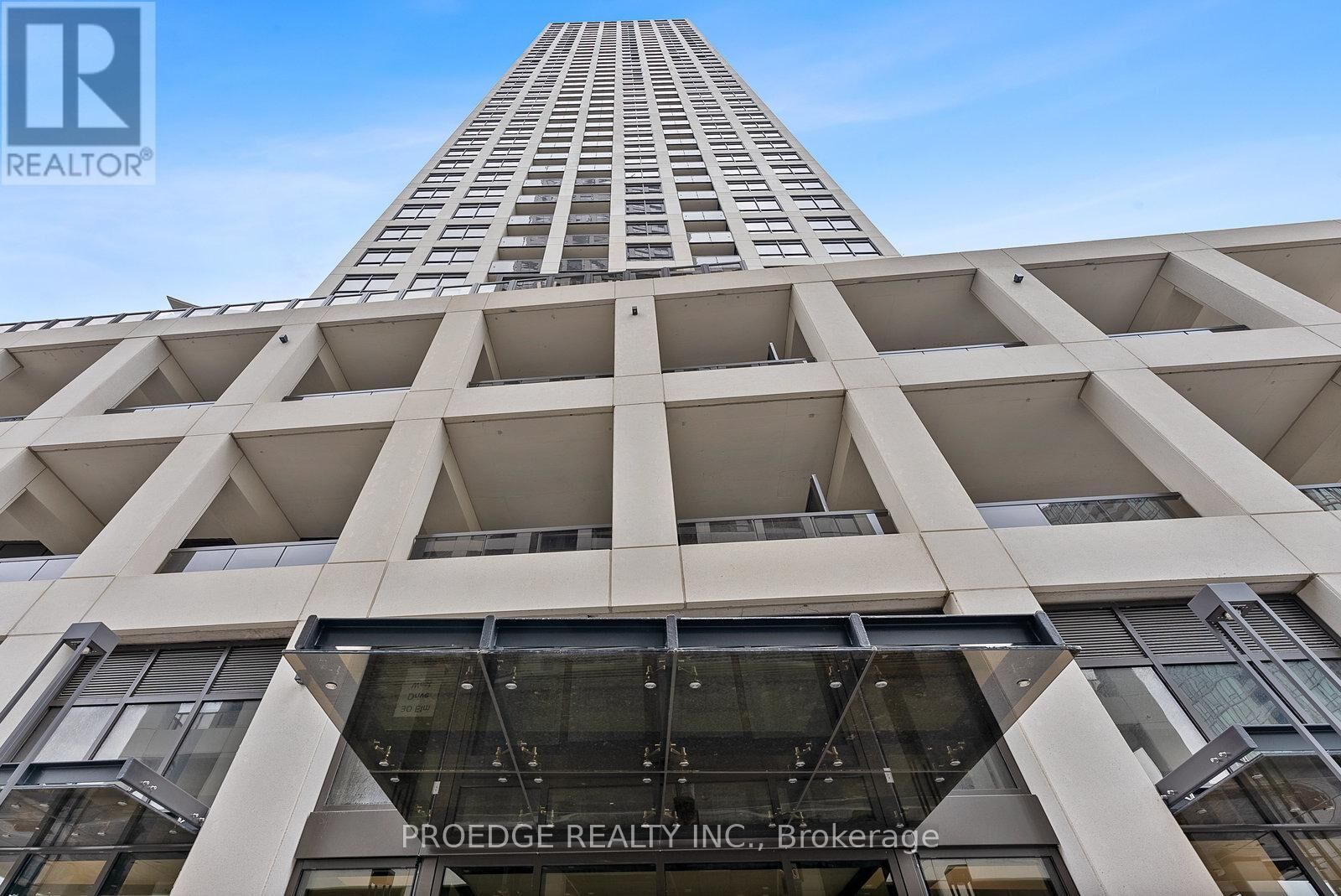 Property Photo:  30 Elm Drive West 801  ON L5B 0N6 