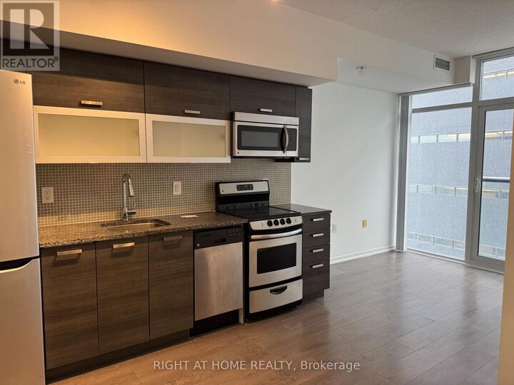 Property Photo:  36 Lisgar Street Ph01  ON M6J 0C7 