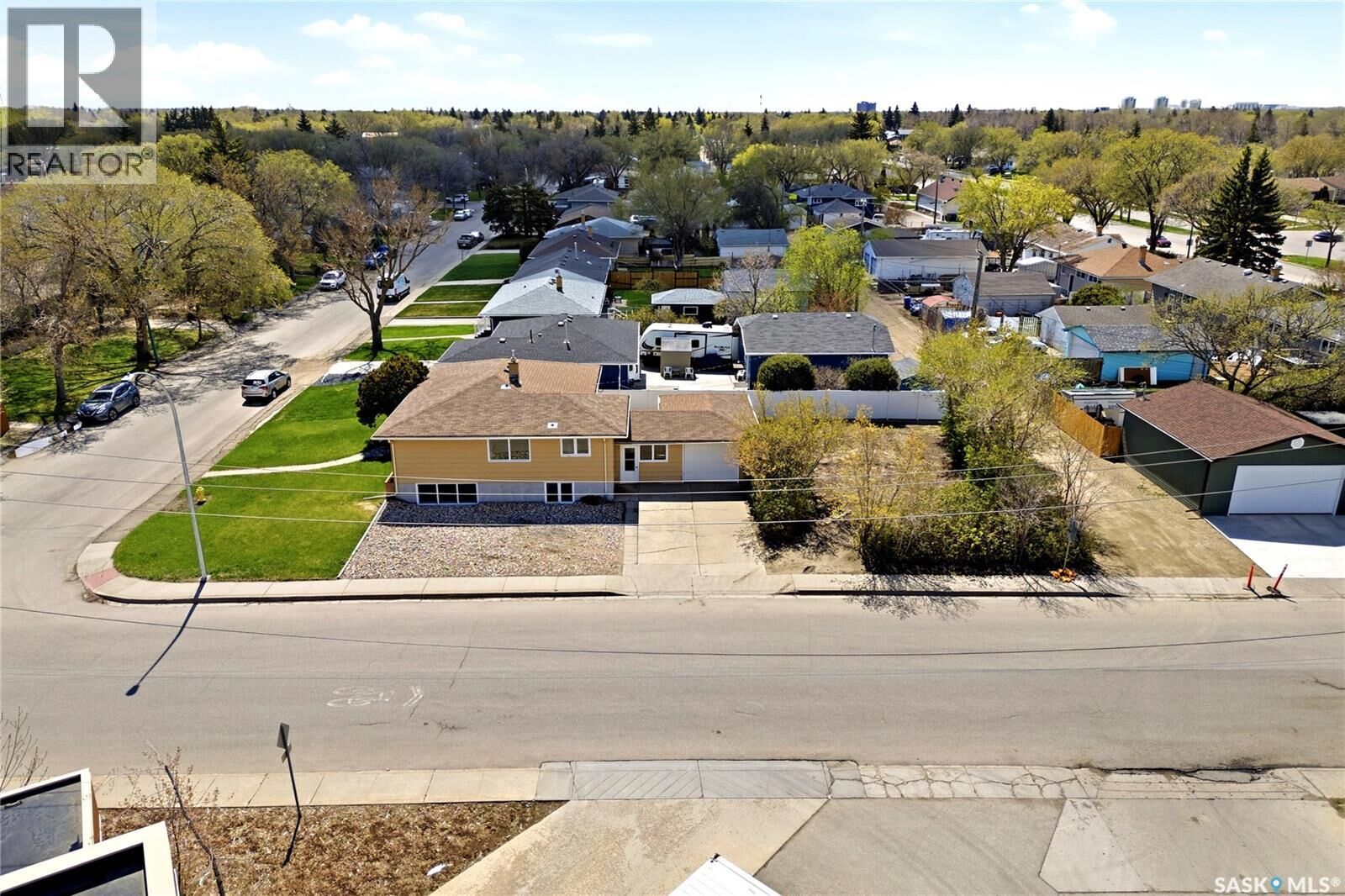Property Photo: 2500 Rothwell Street SK S4N 2C8