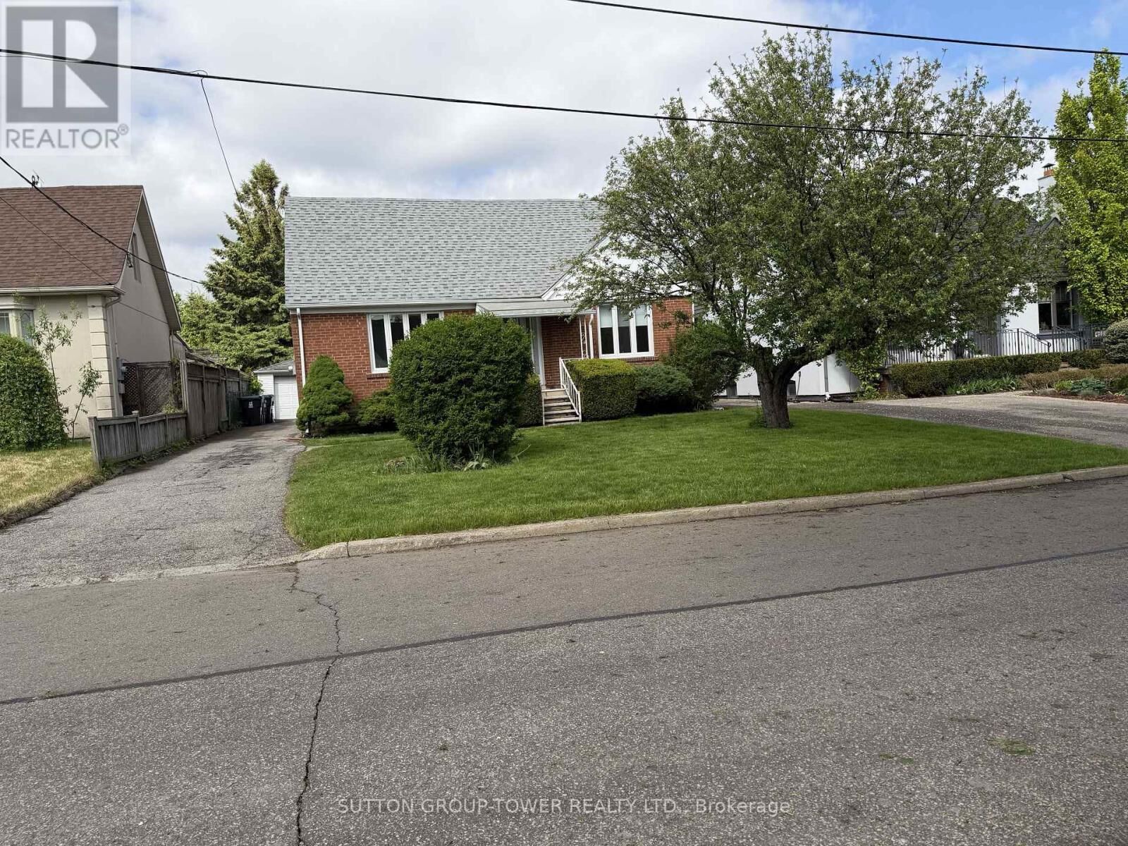 Property Photo:  4 Steven Avenue  ON M6B 3L8 